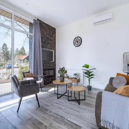 Luxury Near Veluwe Park 度假居 *