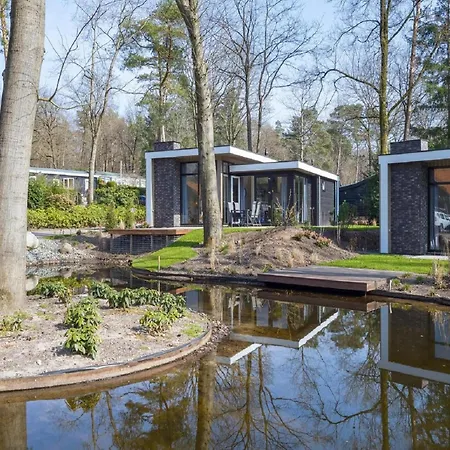 בית נופש Luxury Near Veluwe Park הונדרלו