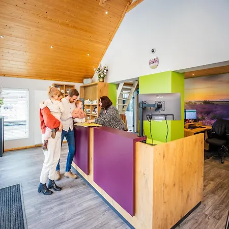 בית נופש Luxury Near Veluwe Park הונדרלו