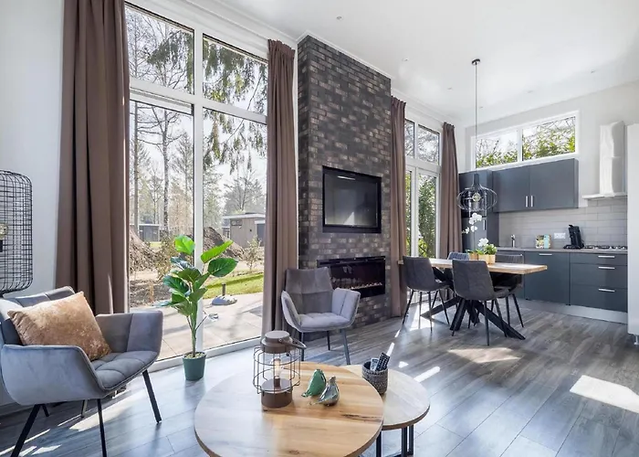 בית נופש Luxury Near Veluwe Park הונדרלו