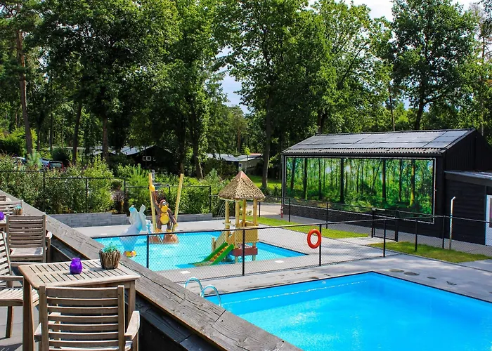 בית נופש Luxury Near Veluwe Park הונדרלו